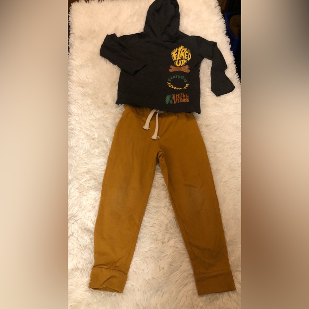 Super cute boys 2 piece outfit Sz 4